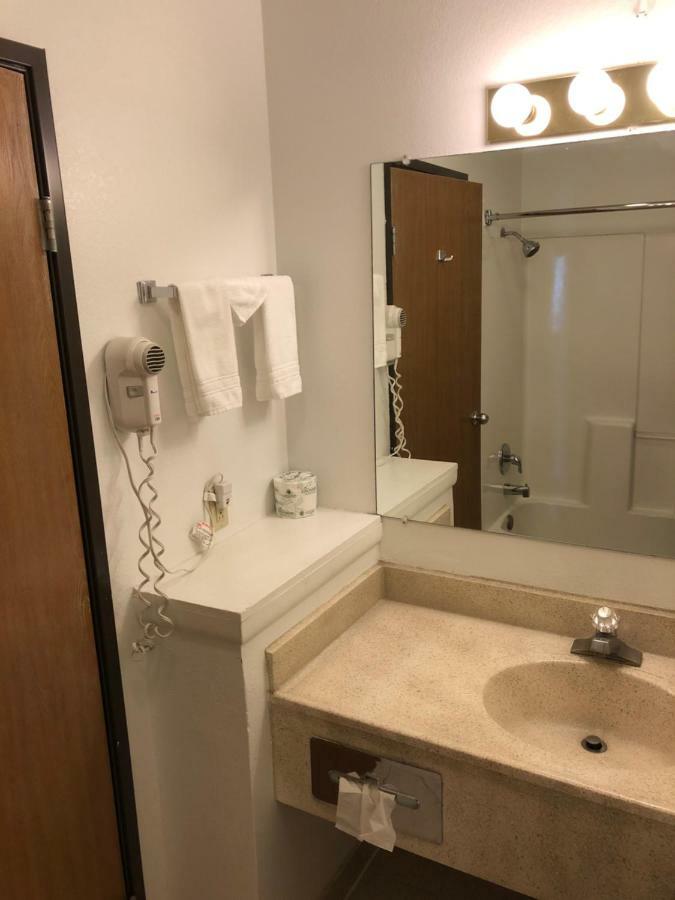 Super 8 By Wyndham Price Motel Dış mekan fotoğraf